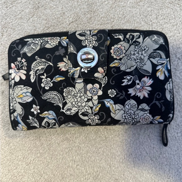 Vera Bradley wallet - Picture 1 of 3